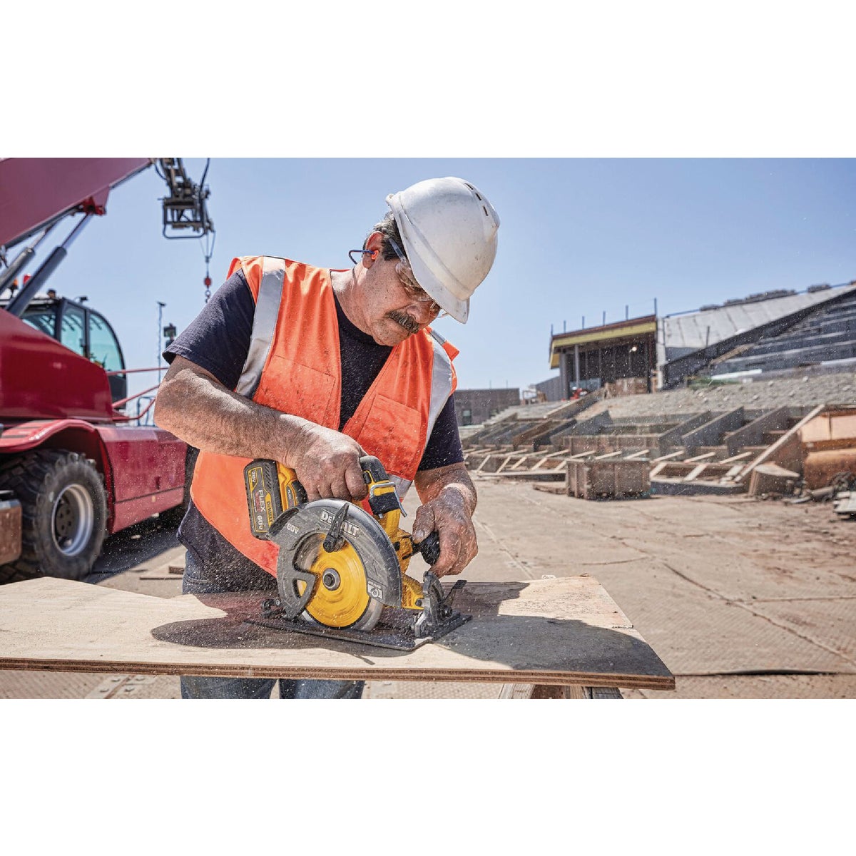 Dewalt 60 best sale volt concrete saw